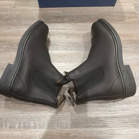 Blundstone BL 063 Chelsea Black Leather Boots - Picture 7 of 12